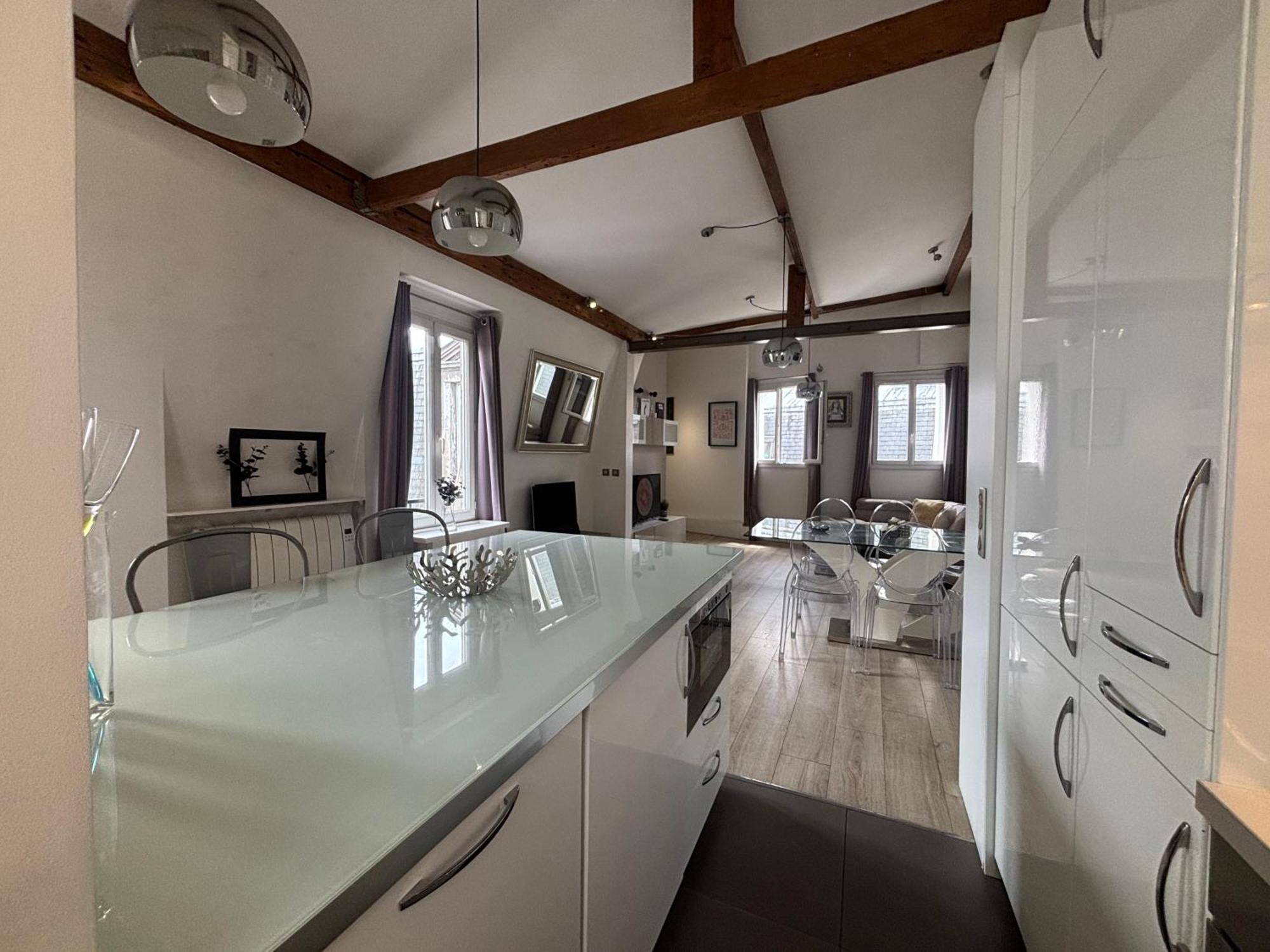 Apartment Loft Refait A Neuf En Dernier Etage 2 *