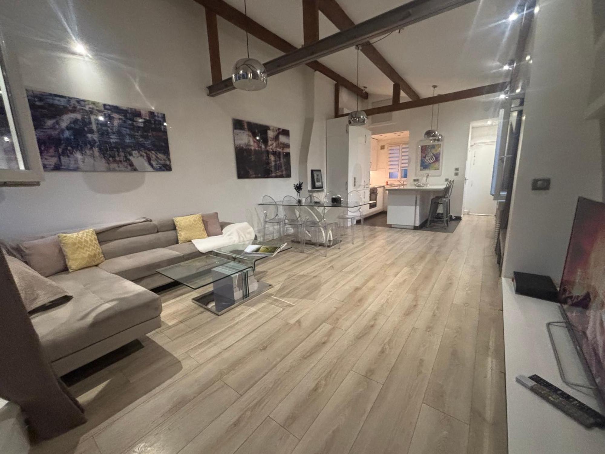 Apartment Loft Refait A Neuf En Dernier Etage 2 *